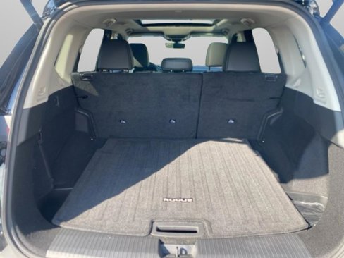 Used 2022 Nissan Rogue SV image 35