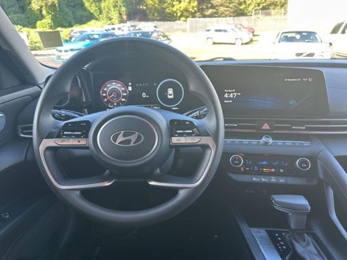 Used 2024 Hyundai Elantra SEL image 15