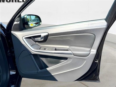 Used 2018 Volvo S60 T5 Inscription Platinum image 29