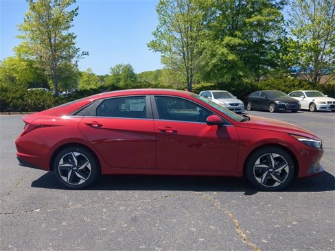Used 2023 Hyundai Elantra Limited w/ Preferred Accessory Package image 3