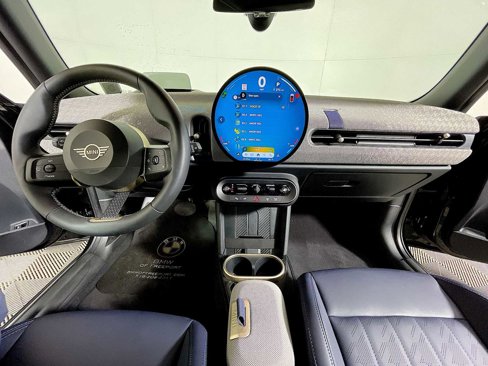 Used 2025 MINI Cooper 4-Door Hardtop image 14
