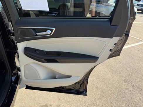 Used 2022 Ford Edge Titanium image 23