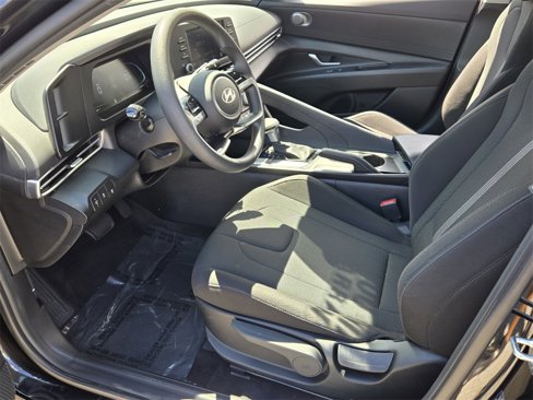 Certified 2024 Hyundai Elantra SE image 9