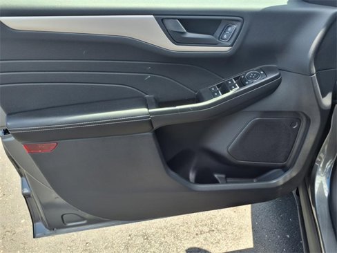 Certified 2022 Ford Escape SE w/ Cold Weather Package image 11