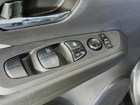 Certified 2021 Nissan Kicks SR w/ SR Premium Package image 19