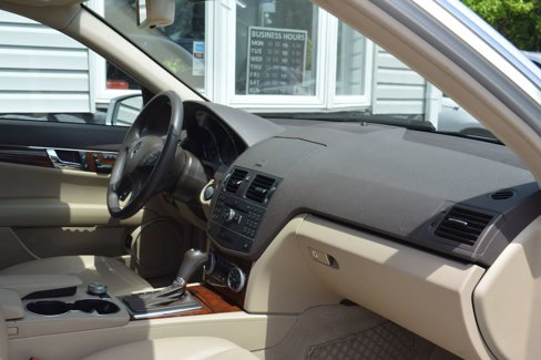 Used 2011 Mercedes-Benz C 300 4MATIC Sedan image 31