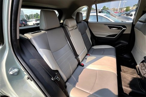 Used 2021 Toyota RAV4 XLE Premium image 28