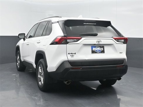 Used 2022 Toyota RAV4 XLE image 5
