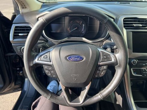 Used 2017 Ford Fusion SE w/ Equipment Group 201A image 14