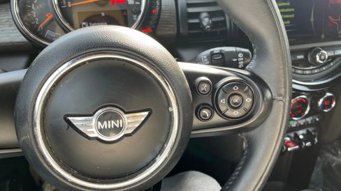 Used 2015 MINI Cooper 4-Door Hardtop image 29