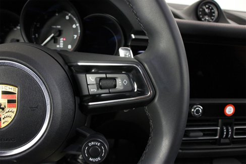 Certified 2025 Porsche Macan image 15