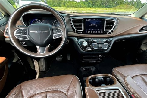 Used 2018 Chrysler Pacifica Limited image 7
