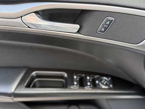 Used 2017 Ford Fusion SE image 22
