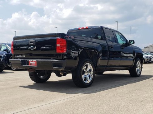 Used 2017 Chevrolet Silverado 1500 Custom w/ Custom Convenience Package image 8