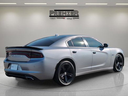 Used 2018 Dodge Charger R/T image 11