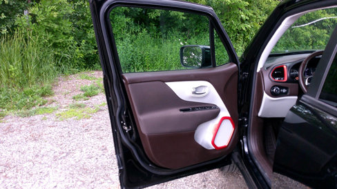 Used 2015 Jeep Renegade Latitude image 17