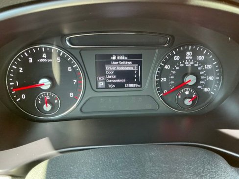 Used 2019 Kia Sorento LX image 16