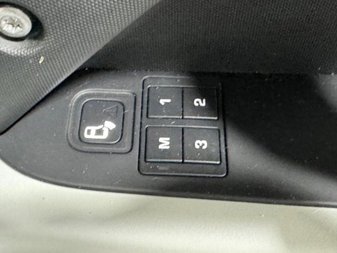 Certified 2022 Land Rover Defender 110 SE image 22