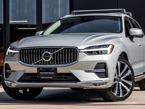 Used 2023 Volvo XC60 B5 Ultimate w/ Climate Package image 3