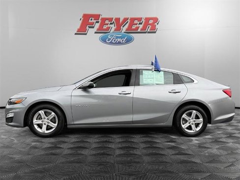 Used 2023 Chevrolet Malibu LT image 2