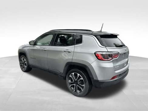 Used 2022 Jeep Compass Limited image 5
