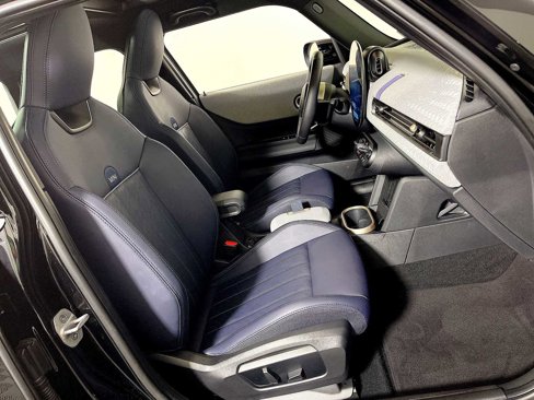 Used 2025 MINI Cooper 4-Door Hardtop image 23