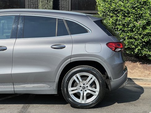 Used 2021 Mercedes-Benz GLA 250 w/ Premium Package image 11
