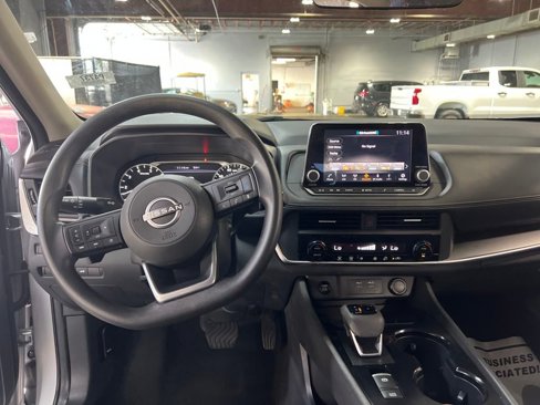 Used 2024 Nissan Rogue SV image 25