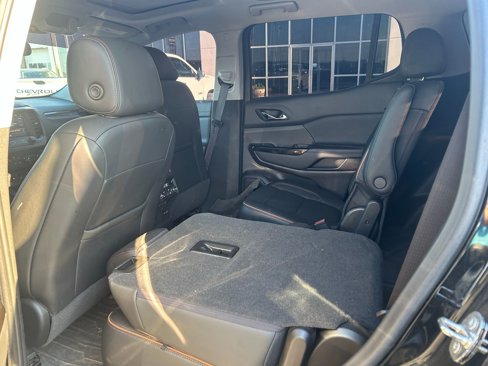 Used 2022 GMC Acadia AT4 w/ Technology Package image 9