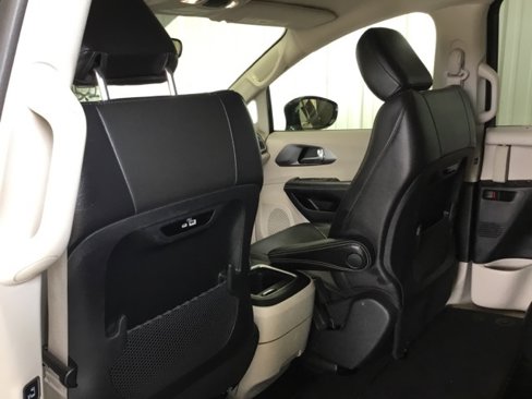 Used 2022 Chrysler Pacifica Touring-L image 49
