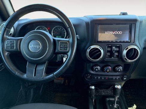 Used 2016 Jeep Wrangler Unlimited Rubicon w/ Connectivity Group image 2