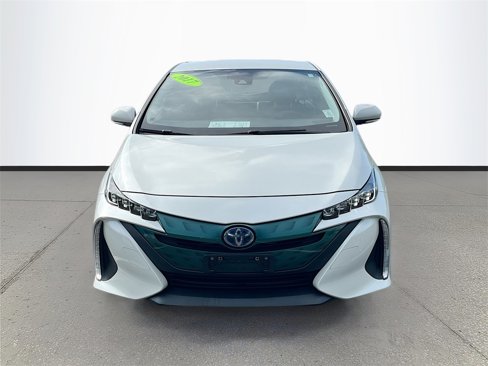 Used 2017 Toyota Prius Prime Premium image 2