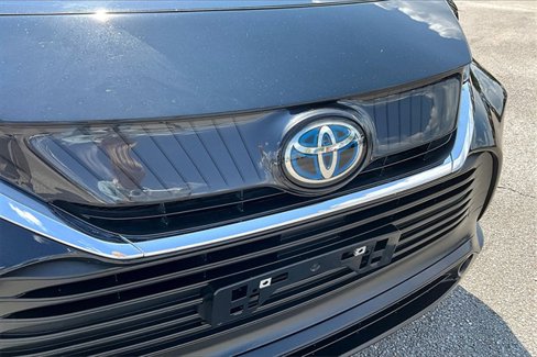 Used 2021 Toyota Venza LE image 32