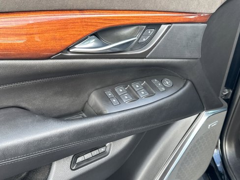 Used 2015 Cadillac Escalade Premium image 28