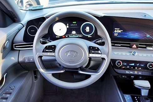 Certified 2024 Hyundai Elantra SEL image 18