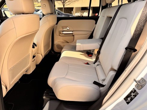 New 2025 Mercedes-Benz GLB 250 4MATIC image 9