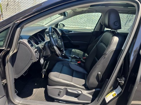 Used 2017 Volkswagen Golf Alltrack S image 3