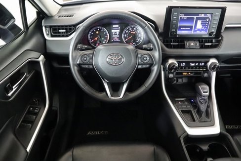 Used 2020 Toyota RAV4 XLE Premium image 20