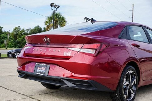 Used 2023 Hyundai Elantra SEL w/ Convenience Package image 5