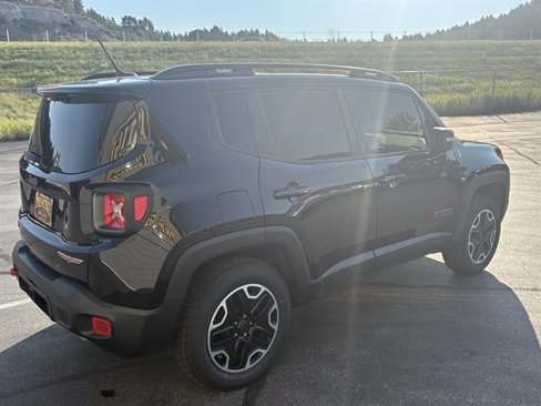 Used 2016 Jeep Renegade Trailhawk w/ Premium Trailhawk Package image 9