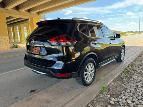 Used 2019 Nissan Rogue SV image 3