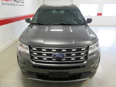 Used 2017 Ford Explorer XLT w/ Equipment Group 202A image 10
