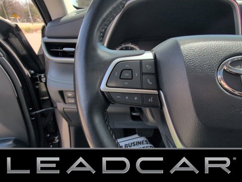 Used 2022 Toyota Highlander XLE image 27