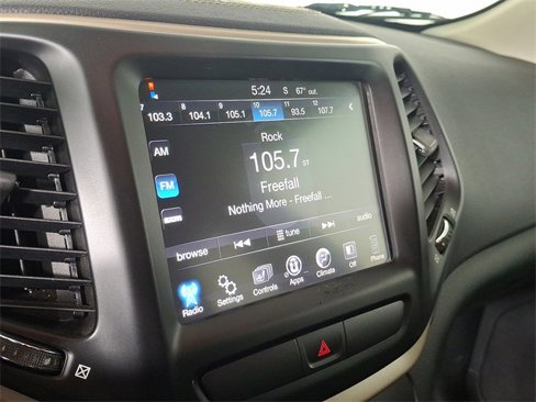 Used 2017 Jeep Cherokee Latitude w/ Cold Weather Group image 3