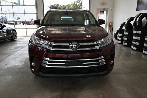 Used 2018 Toyota Highlander Limited Platinum image 2