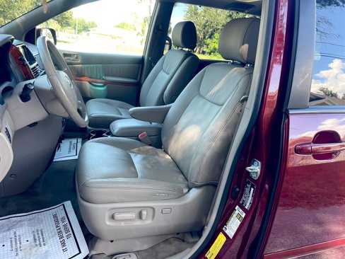 Used 2008 Toyota Sienna XLE Limited image 18