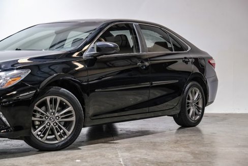 Used 2017 Toyota Camry SE image 7