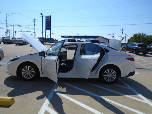 Used 2025 Toyota Camry LE image 25