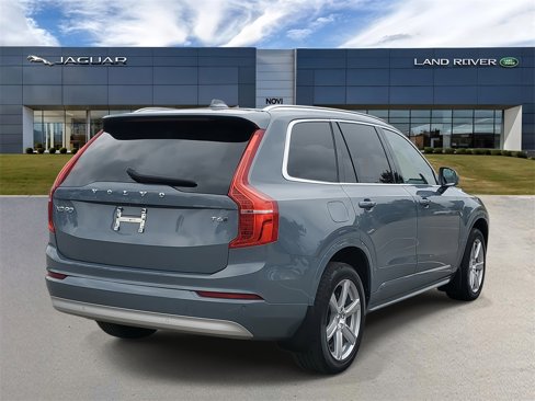 Used 2022 Volvo XC90 T6 Momentum image 3