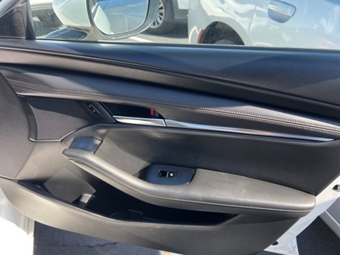 Used 2021 MAZDA MAZDA3 s image 23
